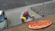 Walter White’s rooftop pizza toss | Image via Netflix